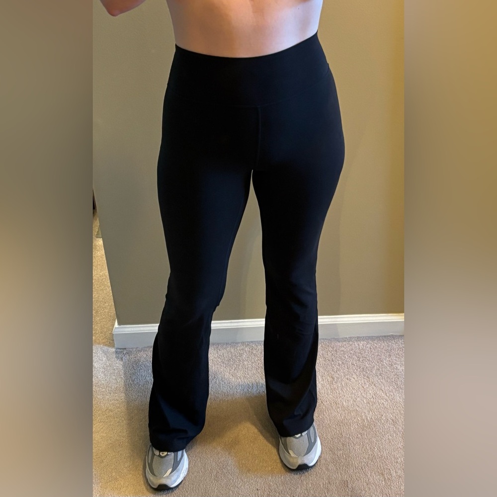 Lululemon Groove High-Rise Flared Pant in Black Size 6 - Picture 5 of 10